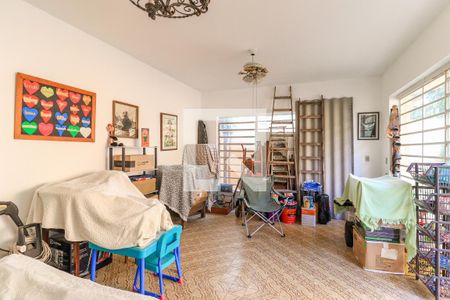 Casa à venda com 568m², 4 quartos e 3 vagas Casa à venda com 568m², 4 quartos e 3 vagasEdícula