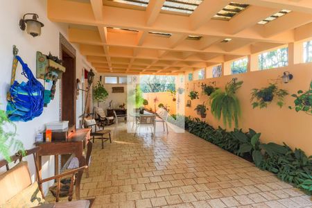 Casa à venda com 568m², 4 quartos e 3 vagas Casa à venda com 568m², 4 quartos e 3 vagasÁrea Externa/Garagem