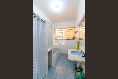 Casa à venda com 568m², 4 quartos e 3 vagas Casa à venda com 568m², 4 quartos e 3 vagasBanheiro