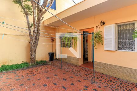 Casa à venda com 568m², 4 quartos e 3 vagas Casa à venda com 568m², 4 quartos e 3 vagasQuintal