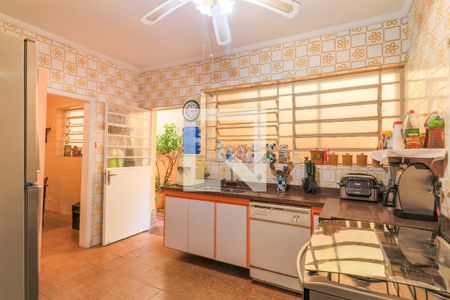 Casa à venda com 568m², 4 quartos e 3 vagas Casa à venda com 568m², 4 quartos e 3 vagasCozinha