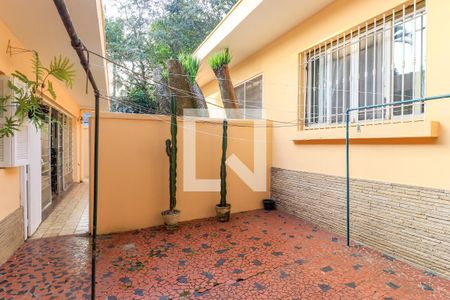 Casa à venda com 568m², 4 quartos e 3 vagas Casa à venda com 568m², 4 quartos e 3 vagasQuintal