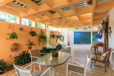 Casa à venda com 568m², 4 quartos e 3 vagas Casa à venda com 568m², 4 quartos e 3 vagasÁrea Externa/Garagem