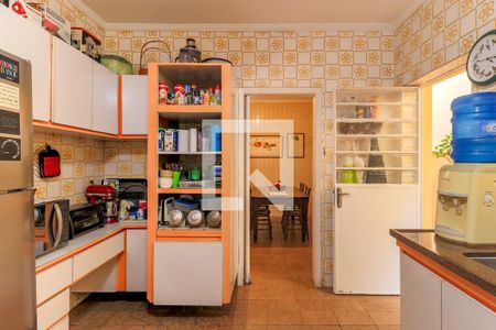 Casa à venda com 568m², 4 quartos e 3 vagas Casa à venda com 568m², 4 quartos e 3 vagasCozinha