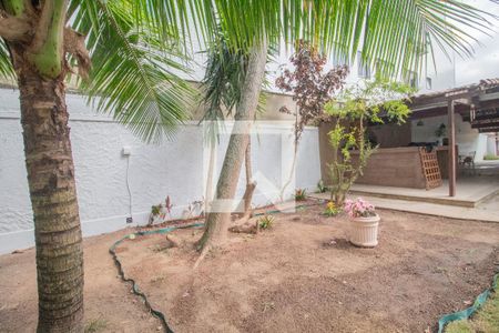 Casa à venda com 500m², 4 quartos e 6 vagas Casa à venda com 500m², 4 quartos e 6 vagasQuintal