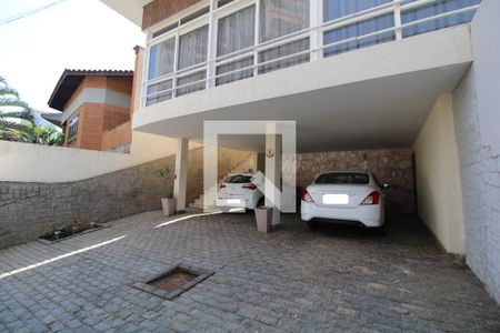 Casa à venda com 350m², 3 quartos e 4 vagas Casa à venda com 350m², 3 quartos e 4 vagasÁrea externa