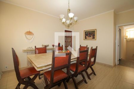 Casa à venda com 350m², 3 quartos e 4 vagas Casa à venda com 350m², 3 quartos e 4 vagasSala