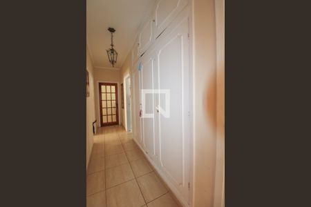 Casa à venda com 350m², 3 quartos e 4 vagas Casa à venda com 350m², 3 quartos e 4 vagasCorredor