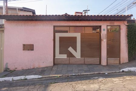 Casa à venda com 230m², 3 quartos e 4 vagas Casa à venda com 230m², 3 quartos e 4 vagasFachada