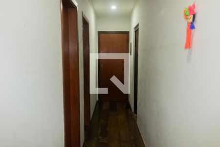 Casa à venda com 230m², 3 quartos e 4 vagas Casa à venda com 230m², 3 quartos e 4 vagasCorredor - Banheiro e quartos