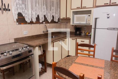 Casa à venda com 230m², 3 quartos e 4 vagas Casa à venda com 230m², 3 quartos e 4 vagasCozinha
