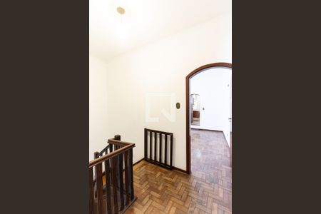 Casa à venda com 147m², 3 quartos e 2 vagas Casa à venda com 147m², 3 quartos e 2 vagasEscada