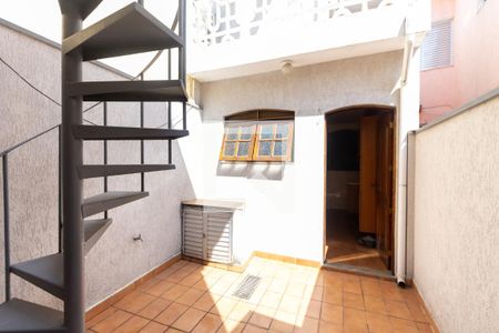 Casa à venda com 147m², 3 quartos e 2 vagas Casa à venda com 147m², 3 quartos e 2 vagasEscada