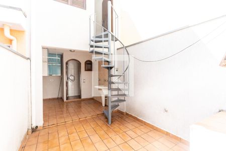 Casa à venda com 147m², 3 quartos e 2 vagas Casa à venda com 147m², 3 quartos e 2 vagasEscada