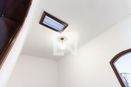 Casa à venda com 147m², 3 quartos e 2 vagas Casa à venda com 147m², 3 quartos e 2 vagasEscada