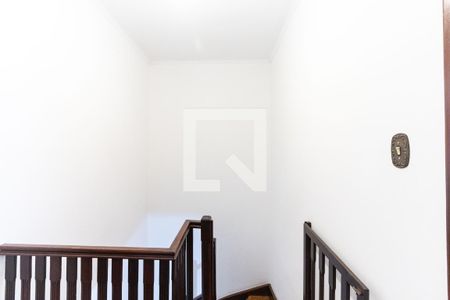 Casa à venda com 147m², 3 quartos e 2 vagas Casa à venda com 147m², 3 quartos e 2 vagasEscada