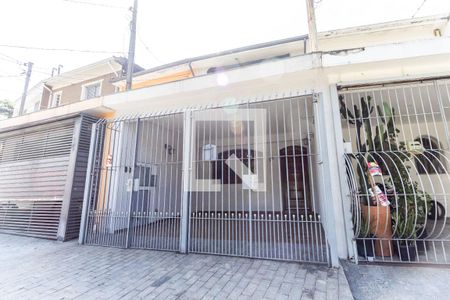 Casa à venda com 147m², 3 quartos e 2 vagas Casa à venda com 147m², 3 quartos e 2 vagasFachada