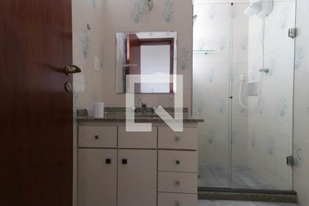 Casa de condomínio à venda com 213m², 4 quartos e 2 vagas Casa de condomínio à venda com 213m², 4 quartos e 2 vagasBanheiro 2