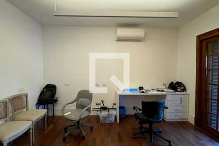 Casa de condomínio à venda com 1722m², 4 quartos e 5 vagasEscritório