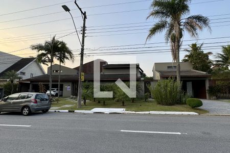 Casa de condomínio à venda com 1722m², 4 quartos e 5 vagasFachada