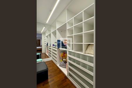 Casa de condomínio à venda com 1722m², 4 quartos e 5 vagasCloset da suíte 2