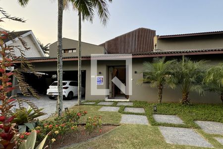 Casa de condomínio à venda com 1722m², 4 quartos e 5 vagasFachada