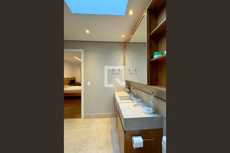 Casa de condomínio à venda com 1722m², 4 quartos e 5 vagasBanheiro da Suíte 2