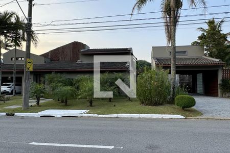 Casa de condomínio à venda com 1722m², 4 quartos e 5 vagasFachada