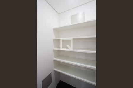 Casa de condomínio à venda com 931m², 4 quartos e 3 vagas Casa de condomínio à venda com 931m², 4 quartos e 3 vagasDespensa