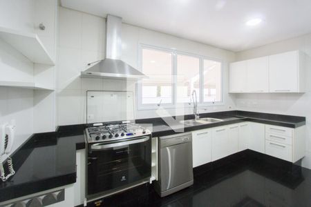 Casa de condomínio à venda com 931m², 4 quartos e 3 vagas Casa de condomínio à venda com 931m², 4 quartos e 3 vagasCozinha