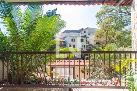 Casa à venda com 240m², 3 quartos e 4 vagas Casa à venda com 240m², 3 quartos e 4 vagasVaranda do Quarto 3