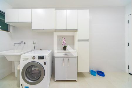 Casa à venda com 240m², 3 quartos e 4 vagas Casa à venda com 240m², 3 quartos e 4 vagasÁrea de Serviço