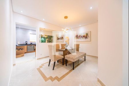 Casa à venda com 240m², 3 quartos e 4 vagas Casa à venda com 240m², 3 quartos e 4 vagasCopa