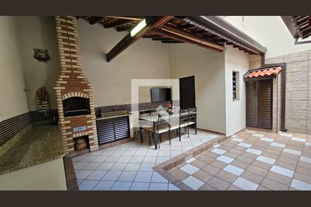 Casa à venda com 240m², 3 quartos e 4 vagasQuintal Fundos e Área Gourmet