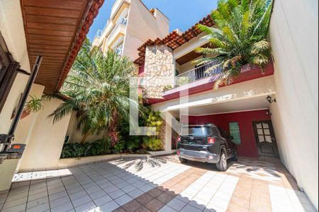 Casa à venda com 240m², 3 quartos e 4 vagas Casa à venda com 240m², 3 quartos e 4 vagasGaragem