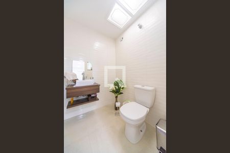 Casa à venda com 240m², 3 quartos e 4 vagas Casa à venda com 240m², 3 quartos e 4 vagasLavabo de serviço