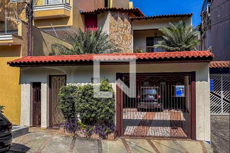 Casa à venda com 240m², 3 quartos e 4 vagas Casa à venda com 240m², 3 quartos e 4 vagasFachada