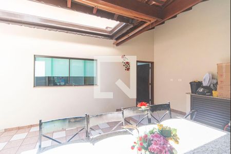 Casa à venda com 240m², 3 quartos e 4 vagas Casa à venda com 240m², 3 quartos e 4 vagasQuintal Fundos e Área Gourmet