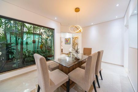 Casa à venda com 240m², 3 quartos e 4 vagas Casa à venda com 240m², 3 quartos e 4 vagasCopa