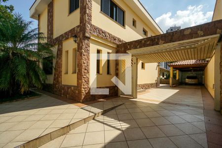 Casa à venda com 467m², 4 quartos e 7 vagas Casa à venda com 467m², 4 quartos e 7 vagasGaragem