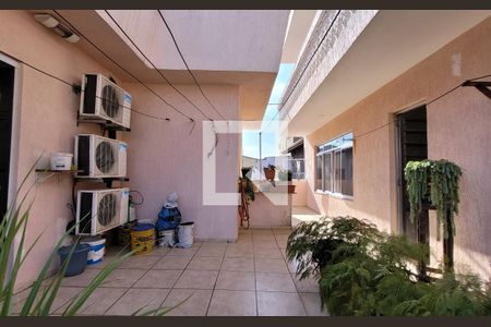 Casa à venda com 336m², 5 quartos e 6 vagas Casa à venda com 336m², 5 quartos e 6 vagasArea externa