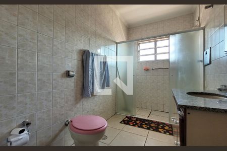 Casa à venda com 336m², 5 quartos e 6 vagas Casa à venda com 336m², 5 quartos e 6 vagasBanheiro