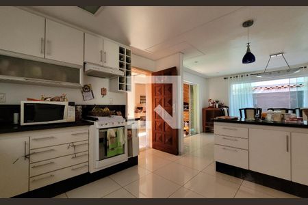 Casa à venda com 336m², 5 quartos e 6 vagas Casa à venda com 336m², 5 quartos e 6 vagasCozinha