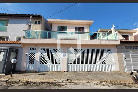 Casa à venda com 336m², 5 quartos e 6 vagas Casa à venda com 336m², 5 quartos e 6 vagasFachada