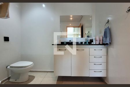 Casa à venda com 336m², 5 quartos e 6 vagas Casa à venda com 336m², 5 quartos e 6 vagasBanheiro da suíte 3