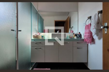 Casa à venda com 336m², 5 quartos e 6 vagas Casa à venda com 336m², 5 quartos e 6 vagasBanheiro da suíte