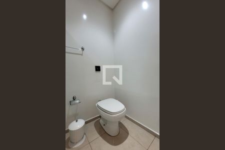 Casa à venda com 336m², 5 quartos e 6 vagas Casa à venda com 336m², 5 quartos e 6 vagasBanheiro da suíte 3