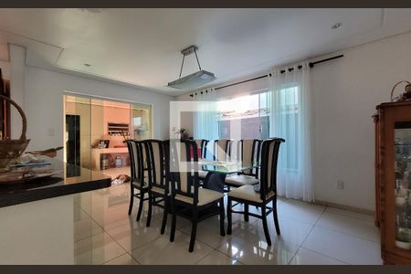 Casa à venda com 336m², 5 quartos e 6 vagas Casa à venda com 336m², 5 quartos e 6 vagasCozinha