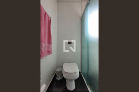 Casa à venda com 336m², 5 quartos e 6 vagas Casa à venda com 336m², 5 quartos e 6 vagasBanheiro da suíte