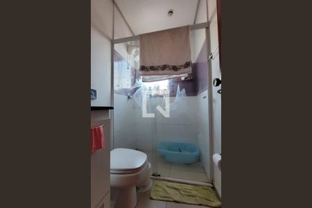 Casa à venda com 336m², 5 quartos e 6 vagas Casa à venda com 336m², 5 quartos e 6 vagasBanheiro da suíte 2